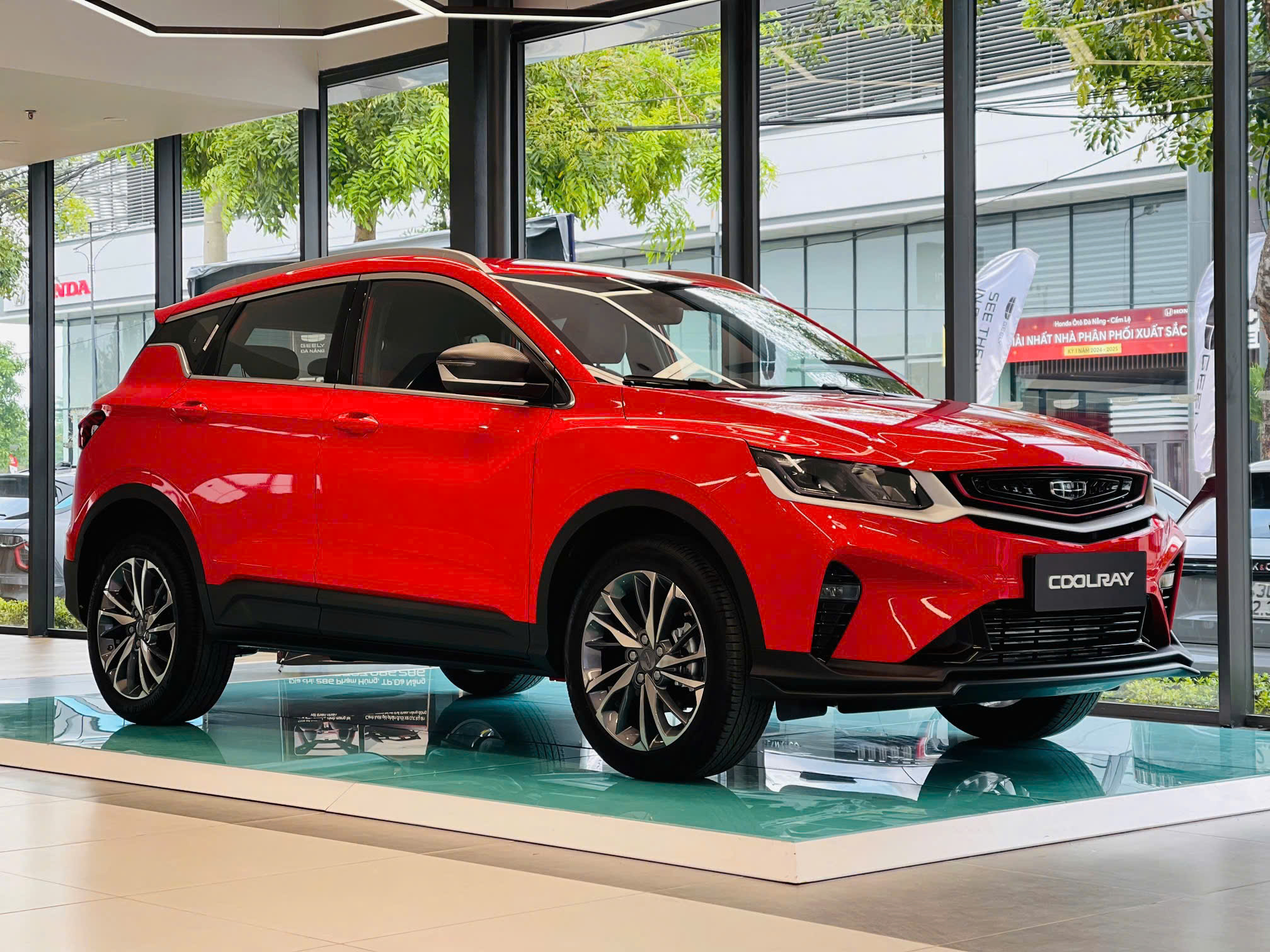 Geely Coolray - Màu đỏ