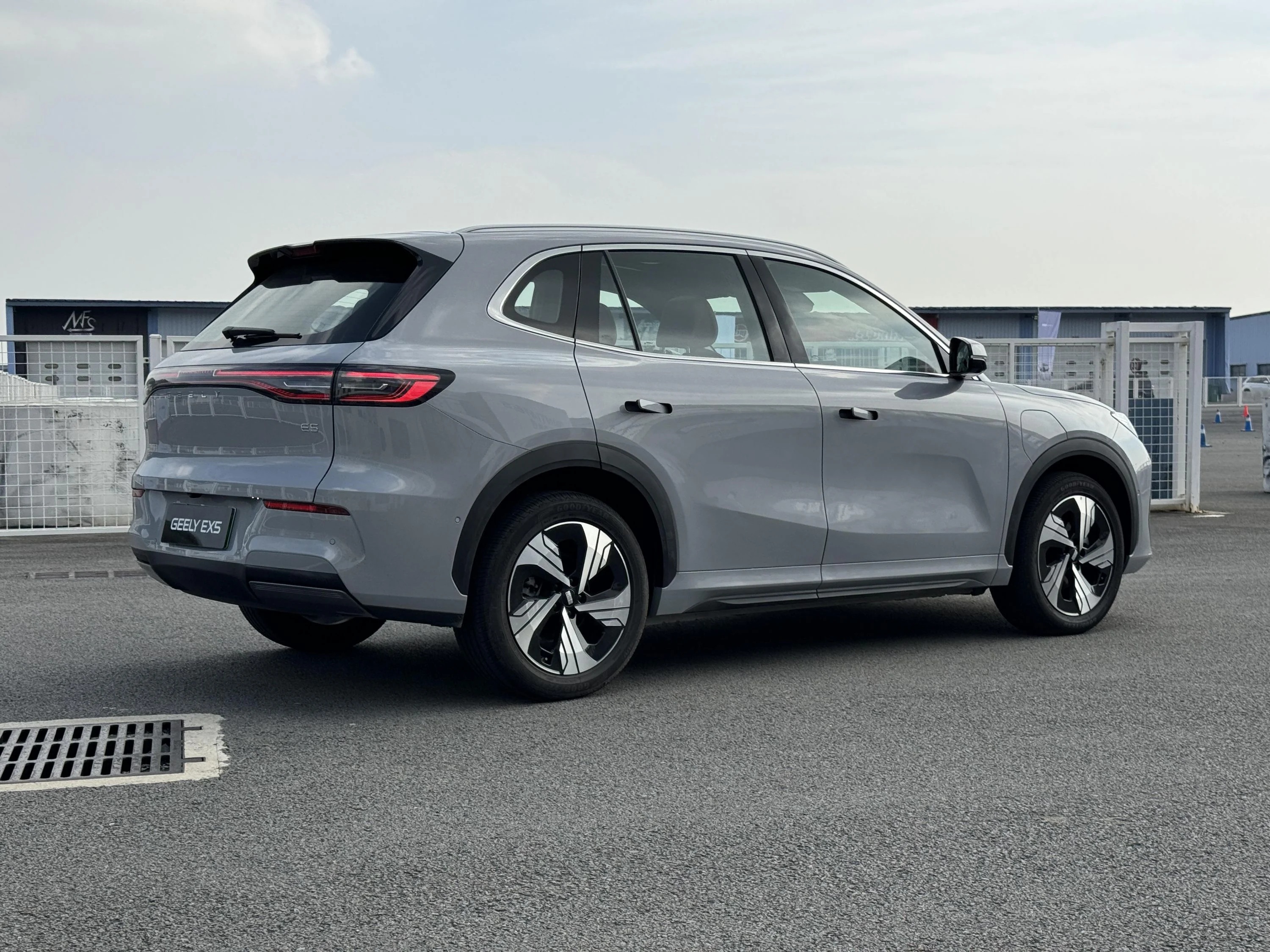 Geely EX5 - Màu bạc